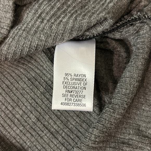 CANDIE’S gray top blouse with keyhole design and cold shoulder women’s size XS - Picture 9 of 9